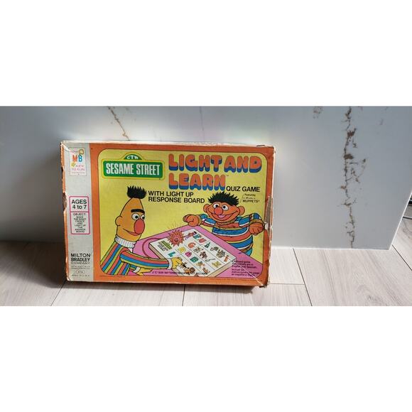 VTG Sesame Street Light Learn Quiz Game Muppets 1977 Family Home Toddler Fun Toy - Picture 2 of 4